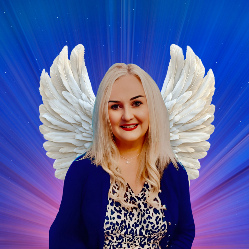 Susan - Angelic Vision Tarot, Clairvoyant offers angel and tarot readings through the UK